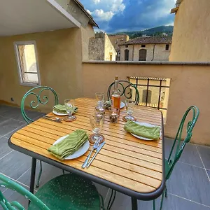 Le Petit Delphia Apt